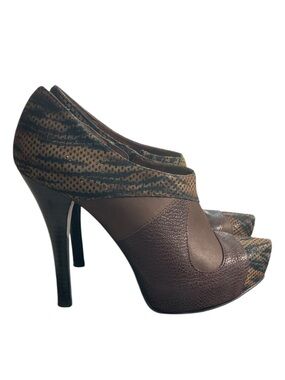 Carlos Santana Brown Mixed-Texture Peep-Toe Stiletto Pumps